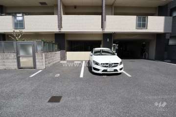 敷地内駐車場（屋外平面式）