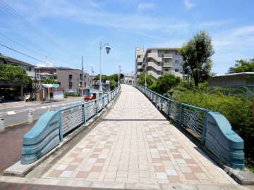 敷地北側の歩道