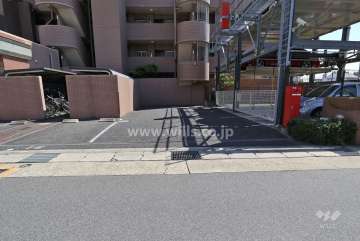 駐車場出入り口