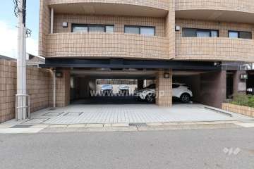 駐車場出入り口