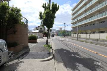 敷地北側の前面道路（東側から）