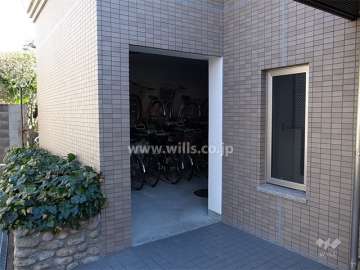 エントランス横にある駐輪場（屋内）