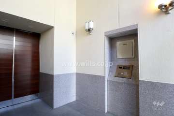 エントランスはオートロック付きです。