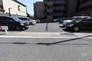 駐車場出入り口