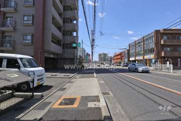 敷地北側の前面道路（東側から）