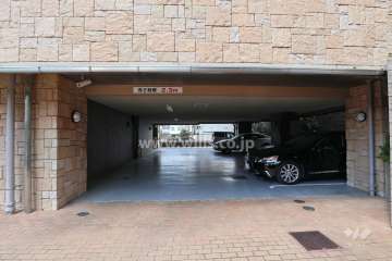駐車場出入り口
