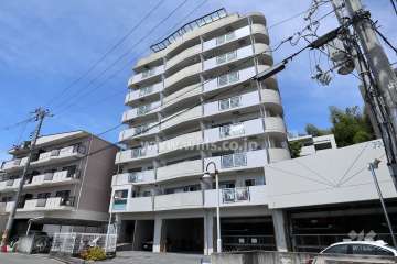 プリオーレ千里山田の外観（南東側から）