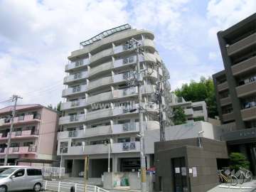 プリオーレ千里山田の外観（南側から）