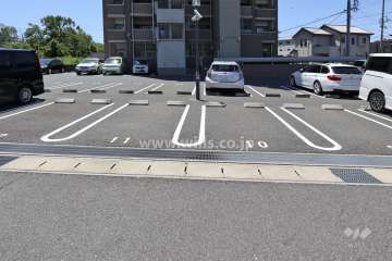 敷地内駐車場（屋外平面式）