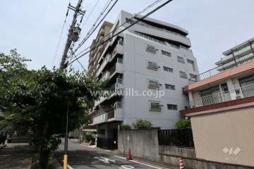 シャトー新守の外観（南東側から）