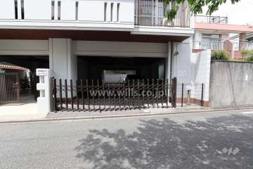 駐車場出入り口（ゲート付き）