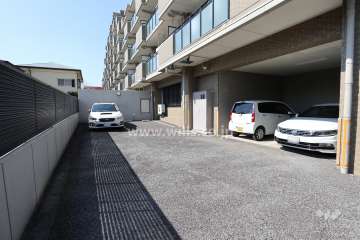 敷地内駐車場（屋外平面式)