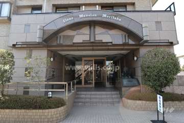 エントランスはオートロック付きです。