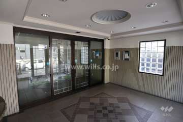 エントランスはオートロック付きです。