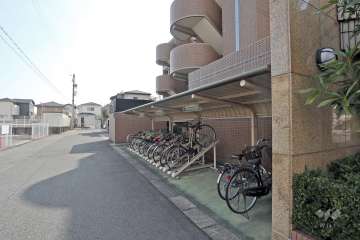 ルーフ付の駐輪場
