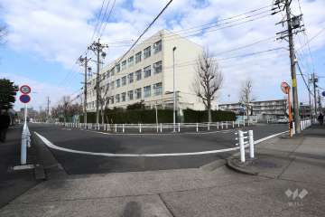 敷地北西側の前面道路