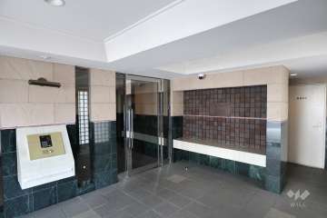 エントランスはオートロック付きです。