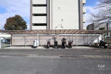 駐輪場とバイク置場