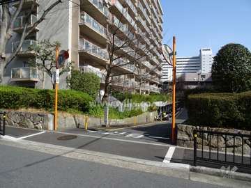駐車場出入り口