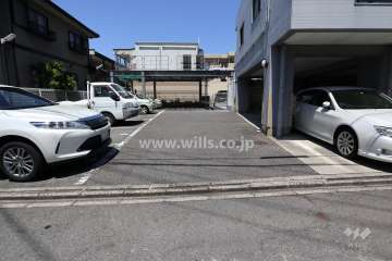 駐車場出入り口