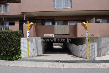 駐車場出入り口