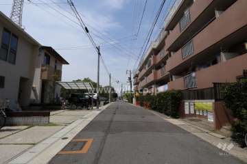 敷地南側の前面道路