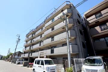 宝マンション小幡の外観（南東側から）