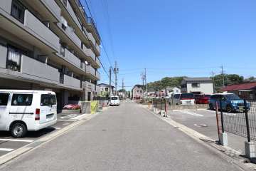 敷地南側の前面道路