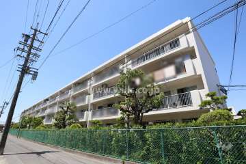 西城住宅1号棟の外観（南東側から）