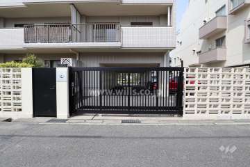駐車場出入り口（ゲート付き）