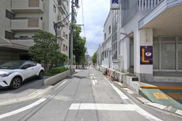 敷地の東側前面道路（北側から）