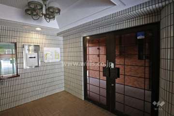 エントランスはオートロック付きです。