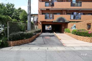 駐車場出入り口