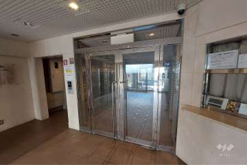 エントランスはオートロック付きです。