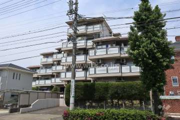 新長栄住宅の外観（南東側から）