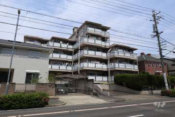 新長栄住宅の外観（南西側から）