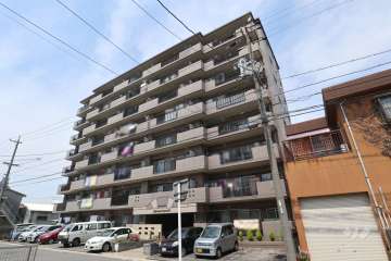 宝マンション新守山第3の外観（南東側から）