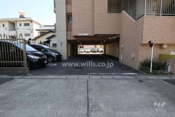 駐車場出入り口