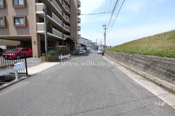 敷地北側の前面道路