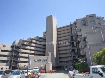 イトーピア東千里マンションの外観(北側から)