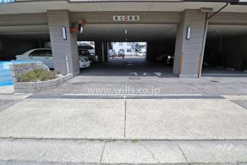 駐車場出入り口