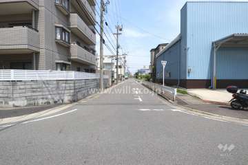 敷地東側の前面道路