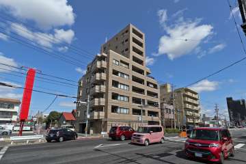 敷地南側前面道路は千代田街道です。