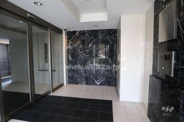 エントランスはオートロック付きです。