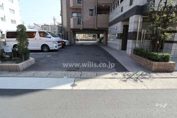 駐車場出入り口