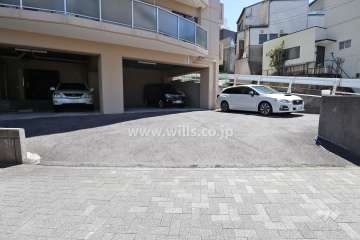 駐車場出入り口