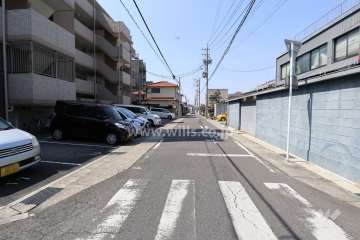 敷地の北側前面道路（東側から）