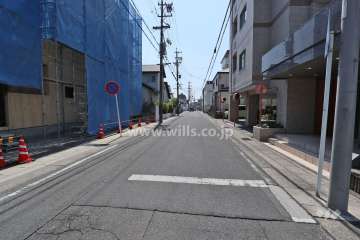 敷地の東側前面道路（北側から）
