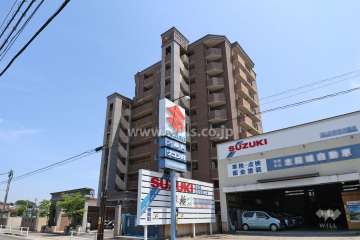 レインボー雨池の外観（北西側から）