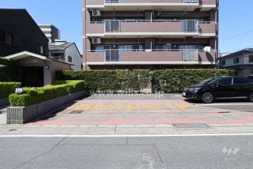 駐車場出入り口